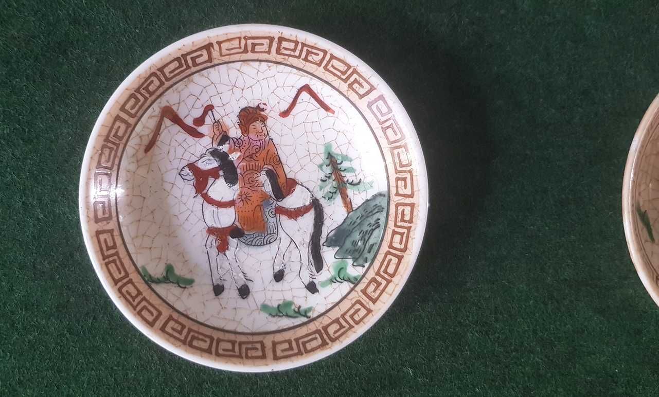 Par de taças de porcelana chinesa - cavaleiros