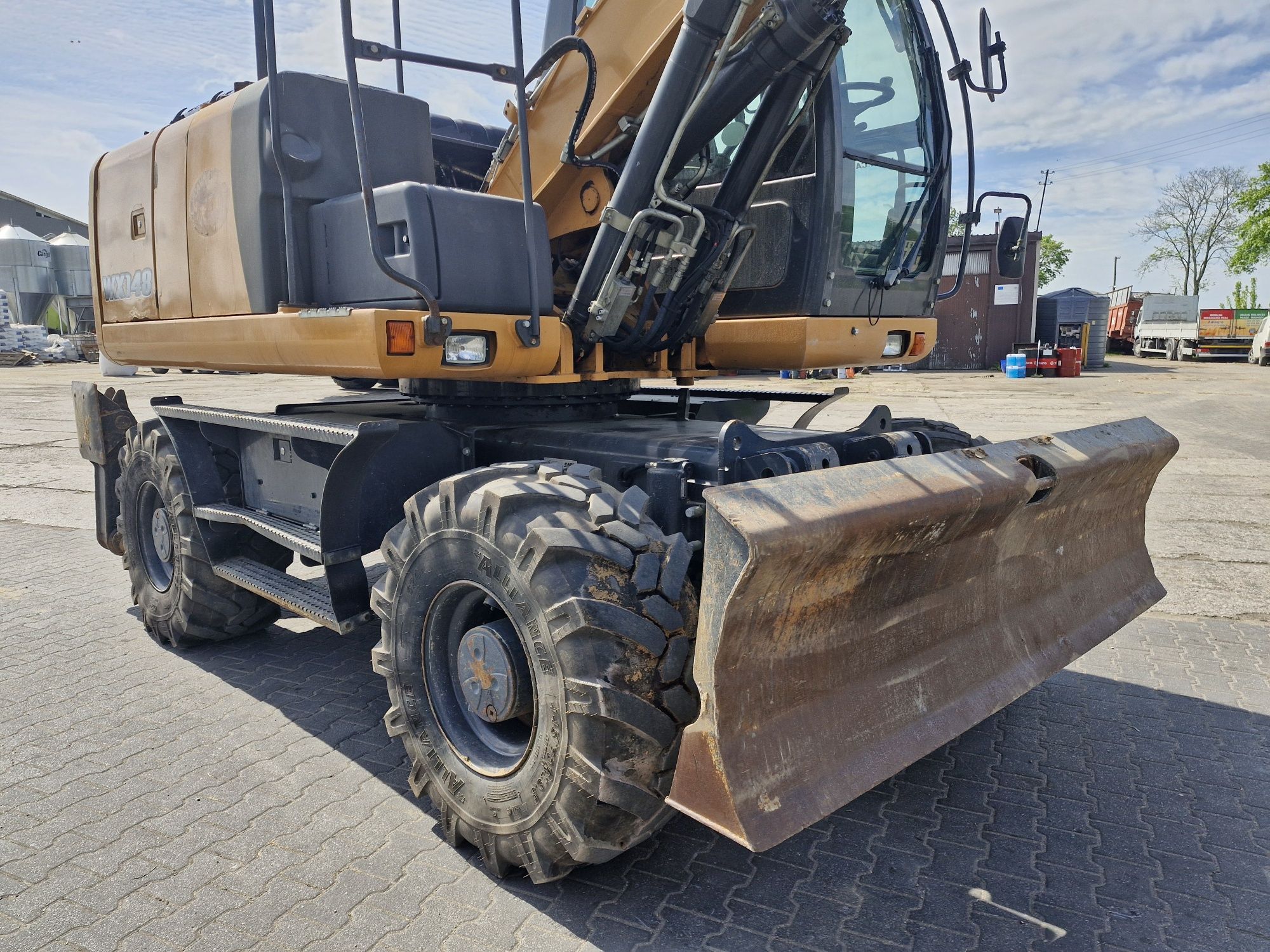 Case wx 148 jcb js 145, 130, liebherr 316,900