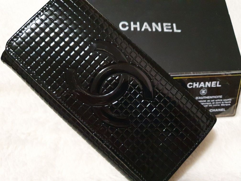 Брендовый кошелек Chanel. Лакированная кожа