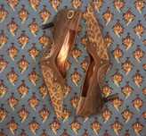 Sapatos de Salto Fino com Estampa Animal Onça
