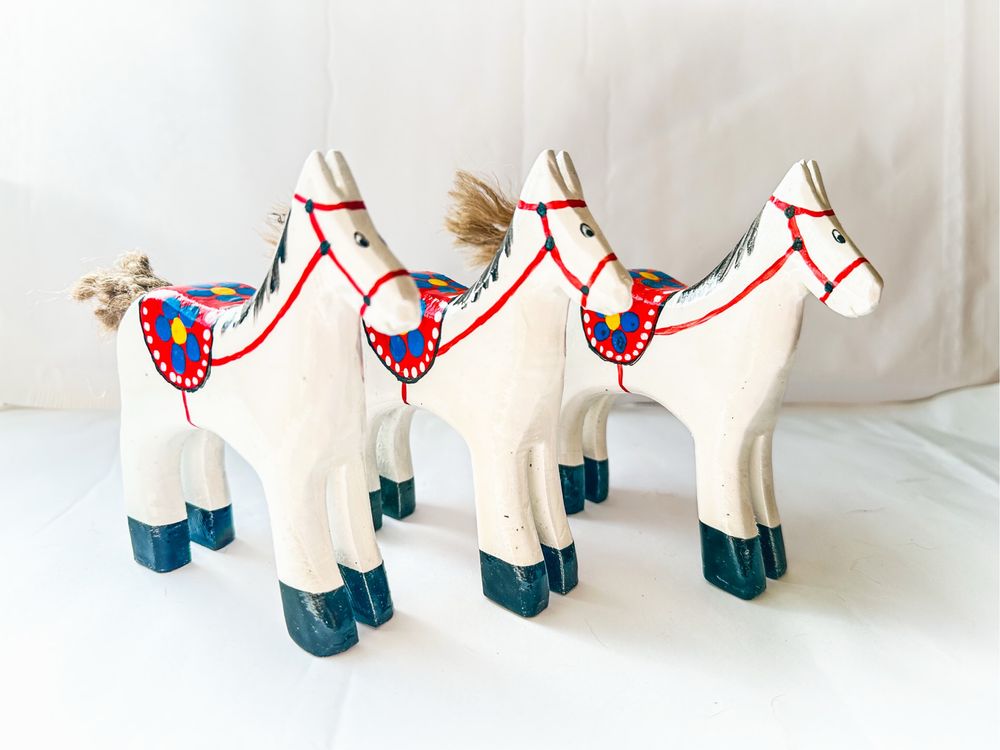 Ręcznie malowany konik z drewna – folkowa figurka / dekoracja