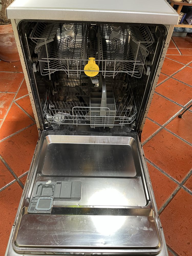 Máquina de lavar loiça AEG