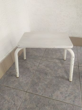Stary stołek metalowy medyczny drewniany stołeczek biały