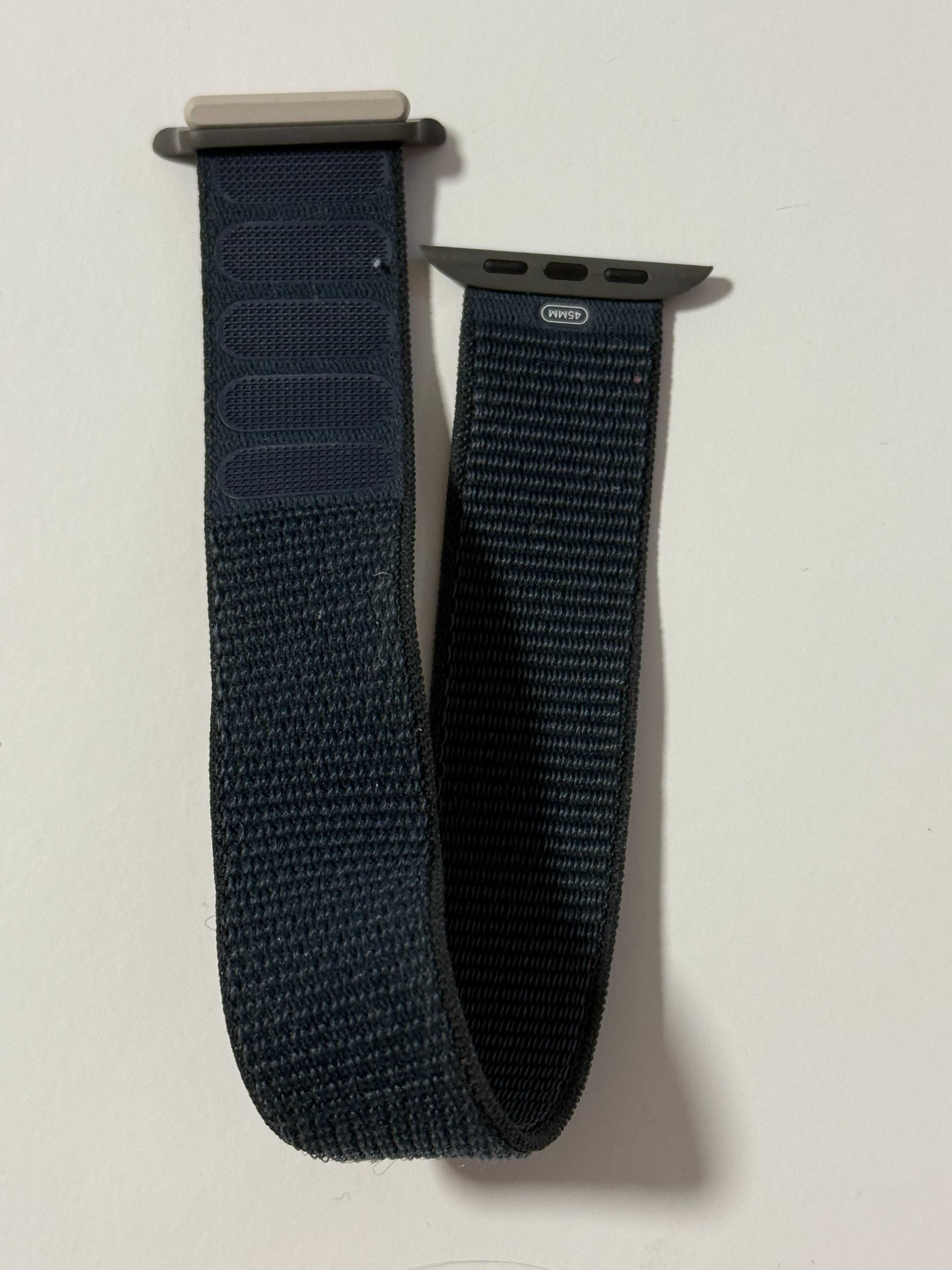 Apple Watch Series 9 GPS 45mm com Sport Loop Navy Blue