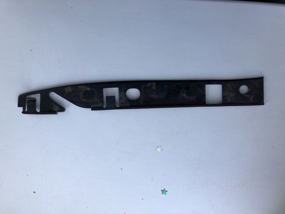 Направляюча, Кріплення бампера A 203 889 01 95 L. Mercedes-Benz  203