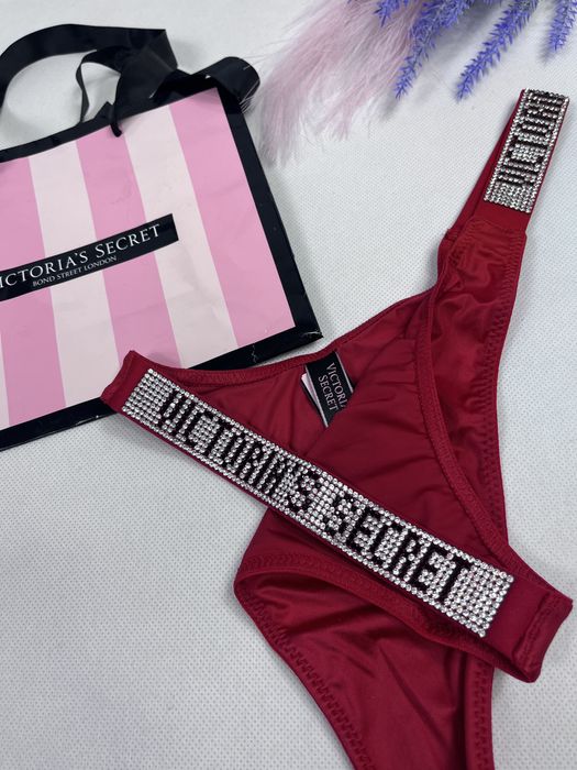 Czerwone majtki stringi z kryształkami Victoria’s Secret rozmiar M