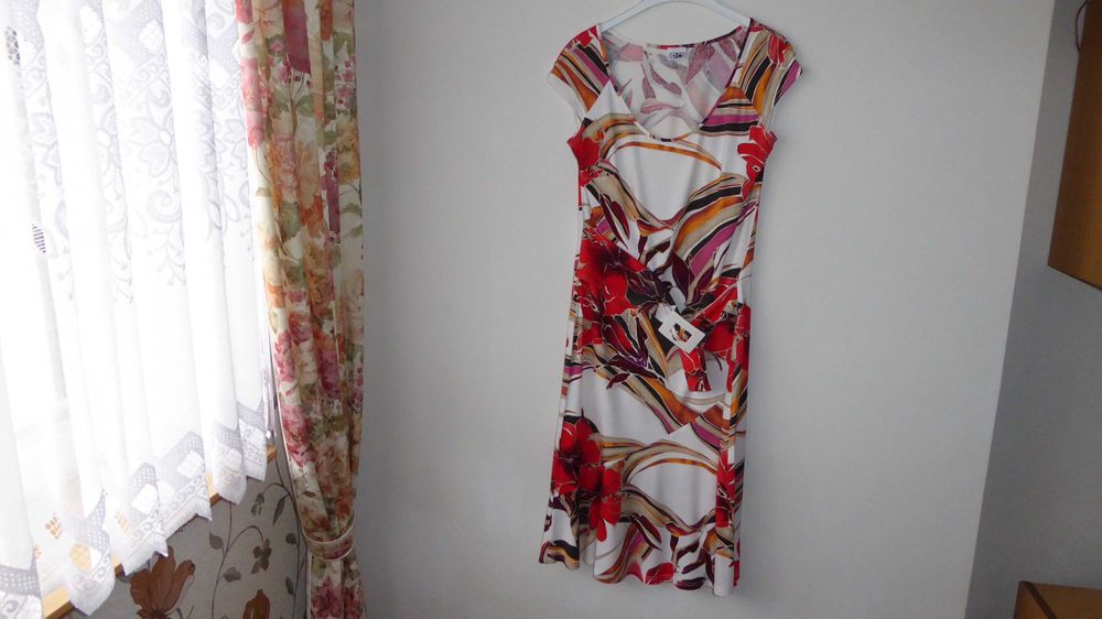 Sukienka letnia taliowana z falbaną w piękne kwiaty CON DUO r. 38