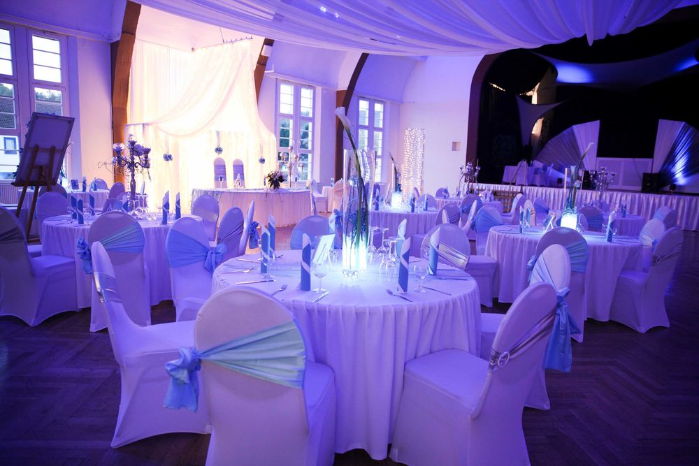 Wypożyczalnia elastycznych pokrowców na krzesła cena 3 zl szt