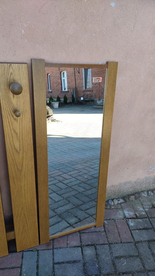 Wieszak ścienny z lustrem