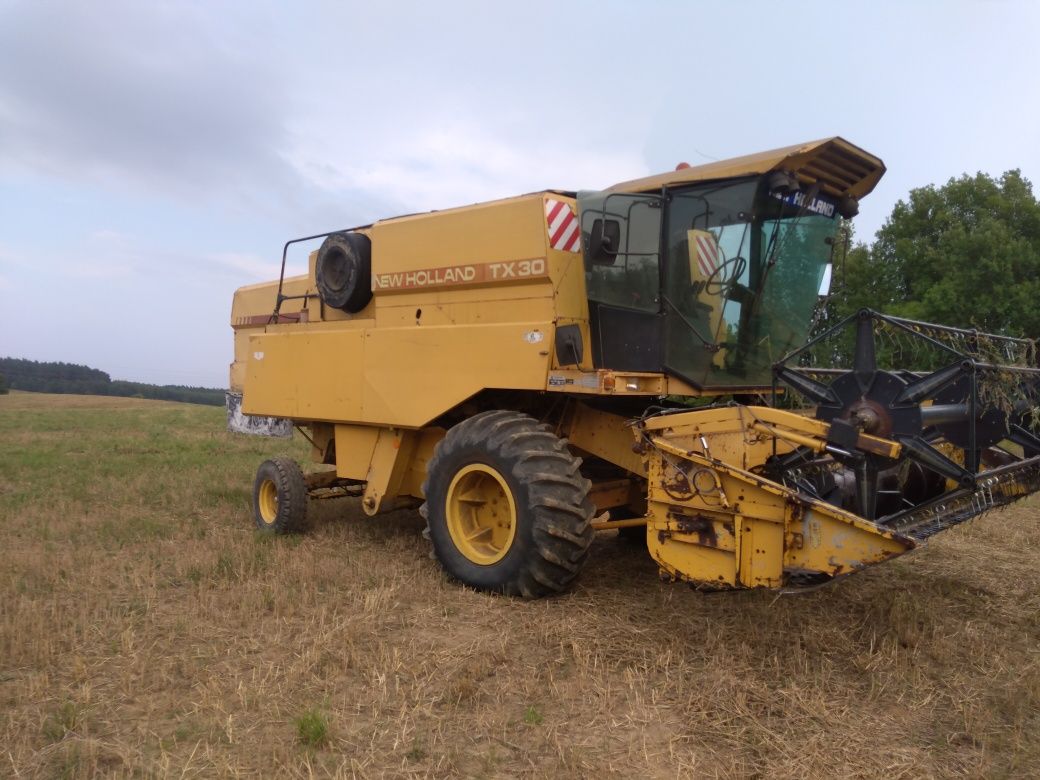 Kombajn zbożowy New Holland tx30(32,34)