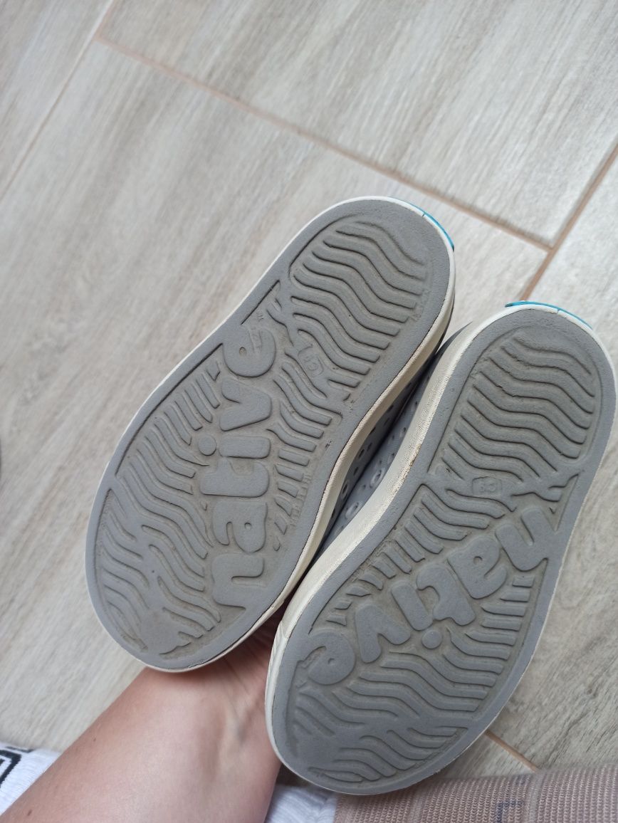 Buty dziurki native eva trampki wegańskie c9 wodoodporne 25 26