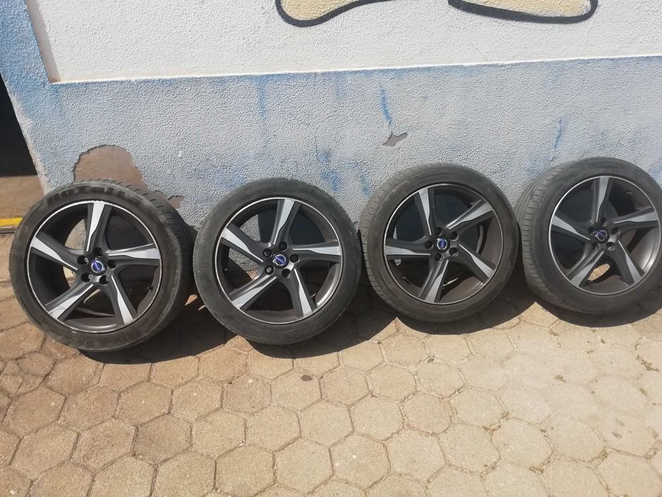 VENDE Pneus e jantes Volvo V40
