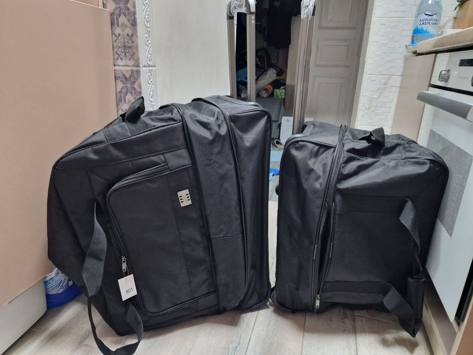 Сумка ручна без колес та з колесами і ручкою висувною .