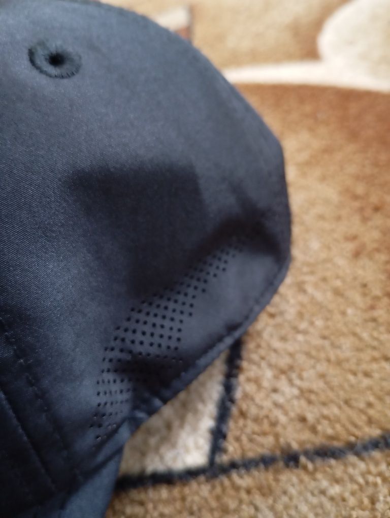 Продам мужскую безболку Puma оригинал.