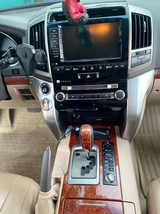 Toyota Land Cruiser 200