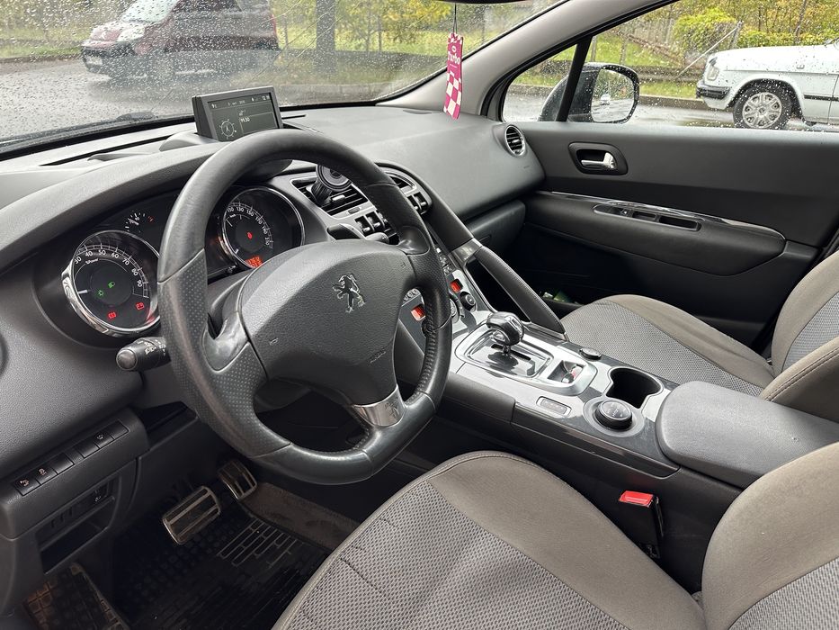 Автомобіль Peugeot 3008