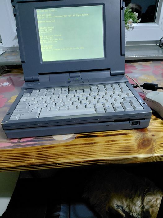 Laptop retro sprawny