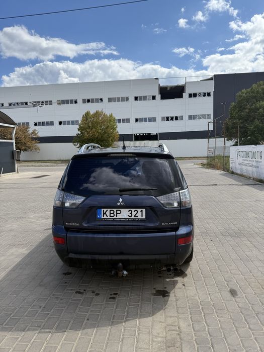 Мітсубісі аутлендер