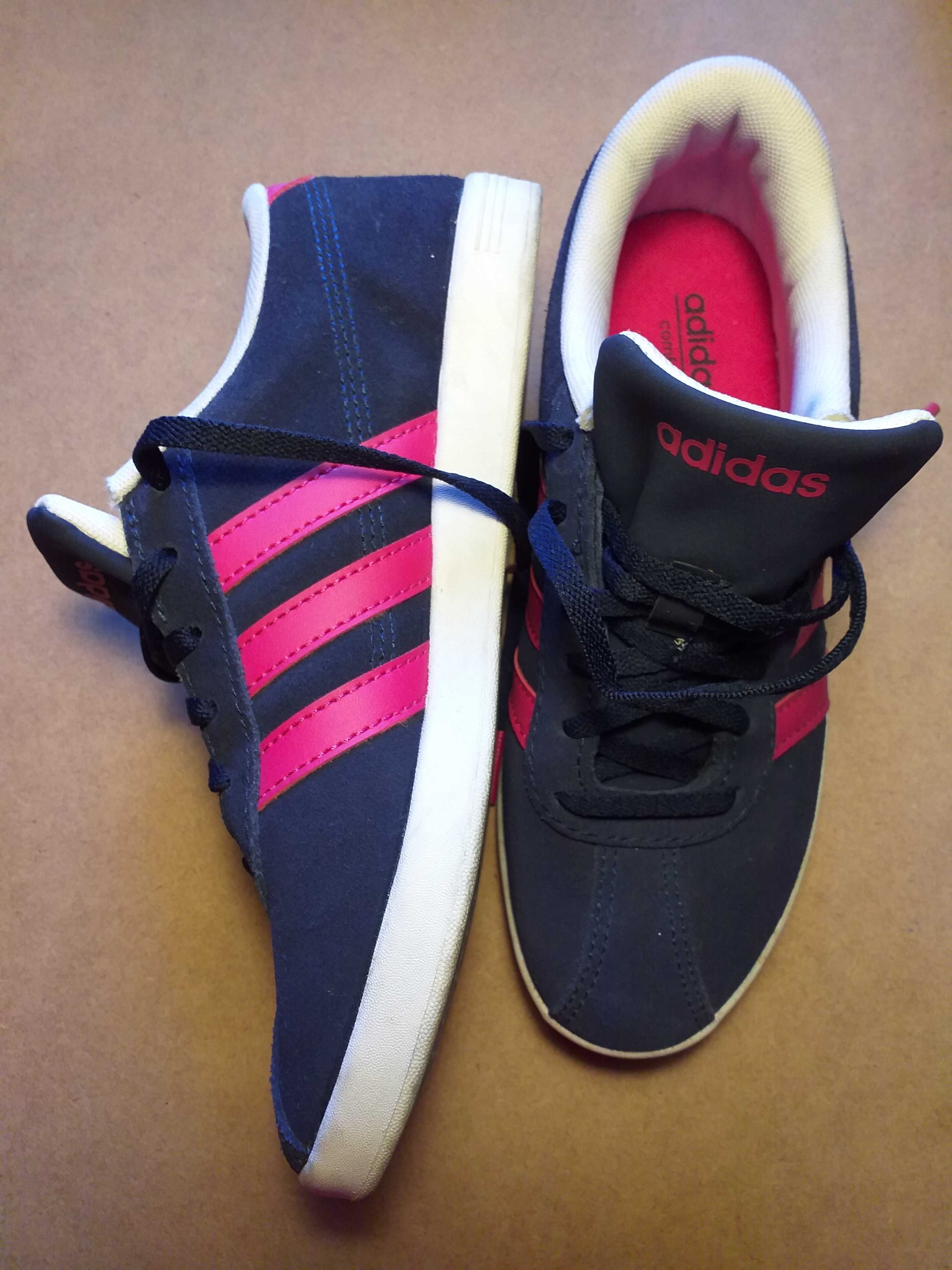 Tênis Adidas (tamanho 36)