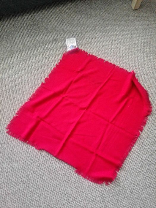 Czerwona chusta z anilany nowa