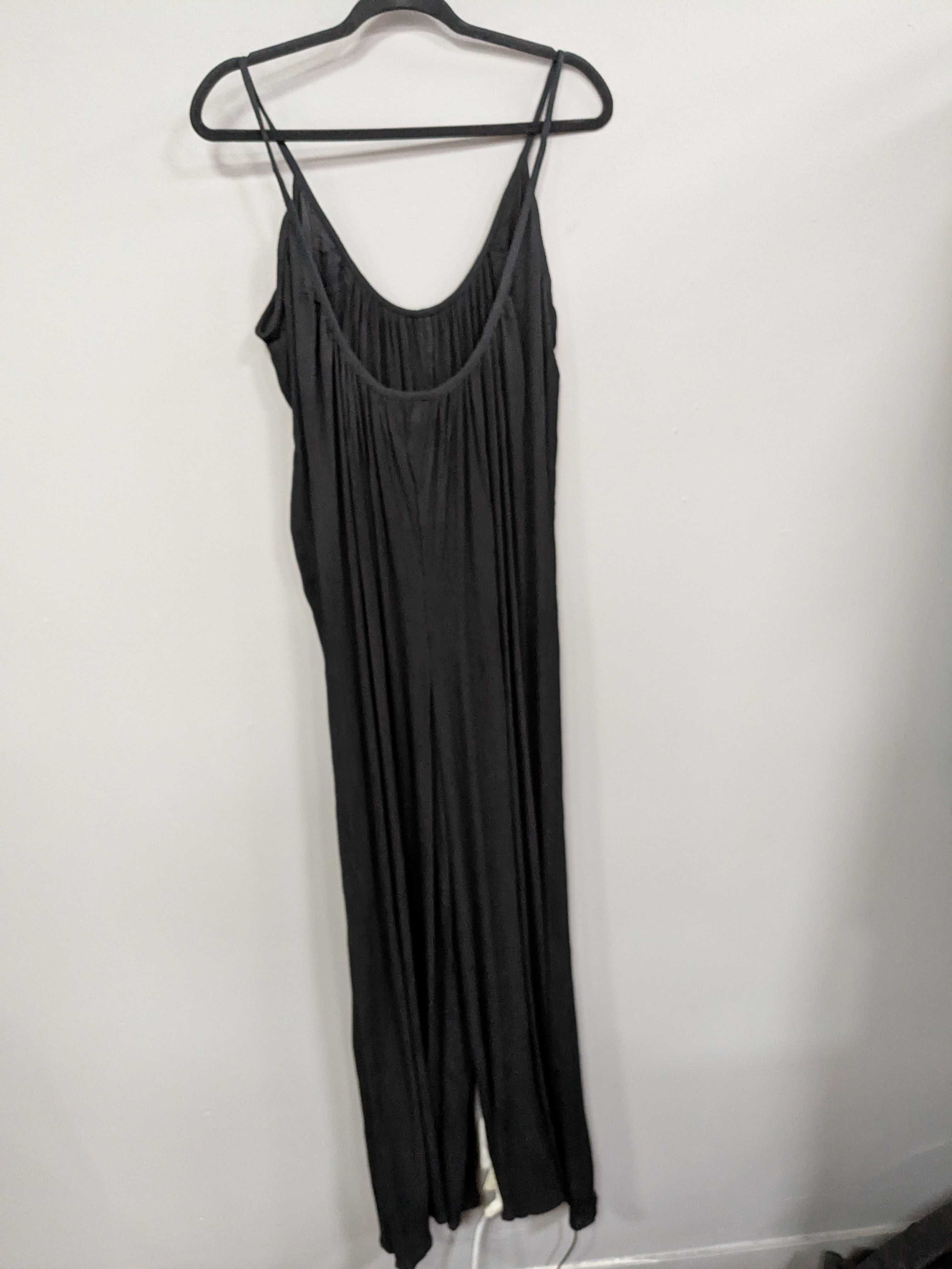 Asos kombinezon czarny z wiskozy rozm. 40