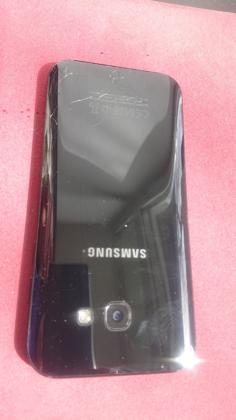Телефон
Смартфон
Samsung A5 2017
Коробка
Документы
Здох аккумулятор
До