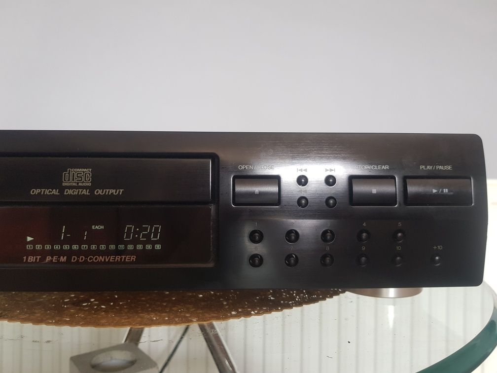 Odtwarzacz CD JVC