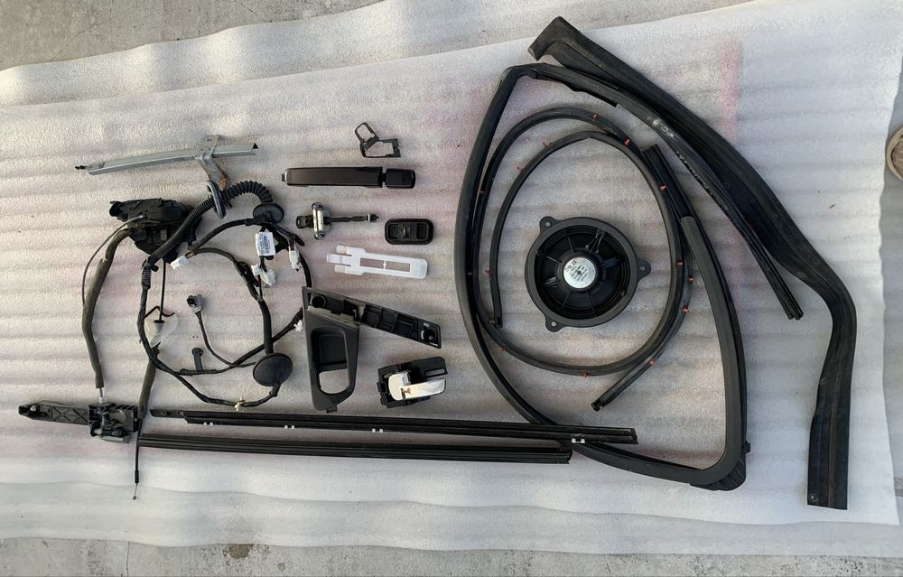 Стекло водительской двери QASHQAI j10, запчасти