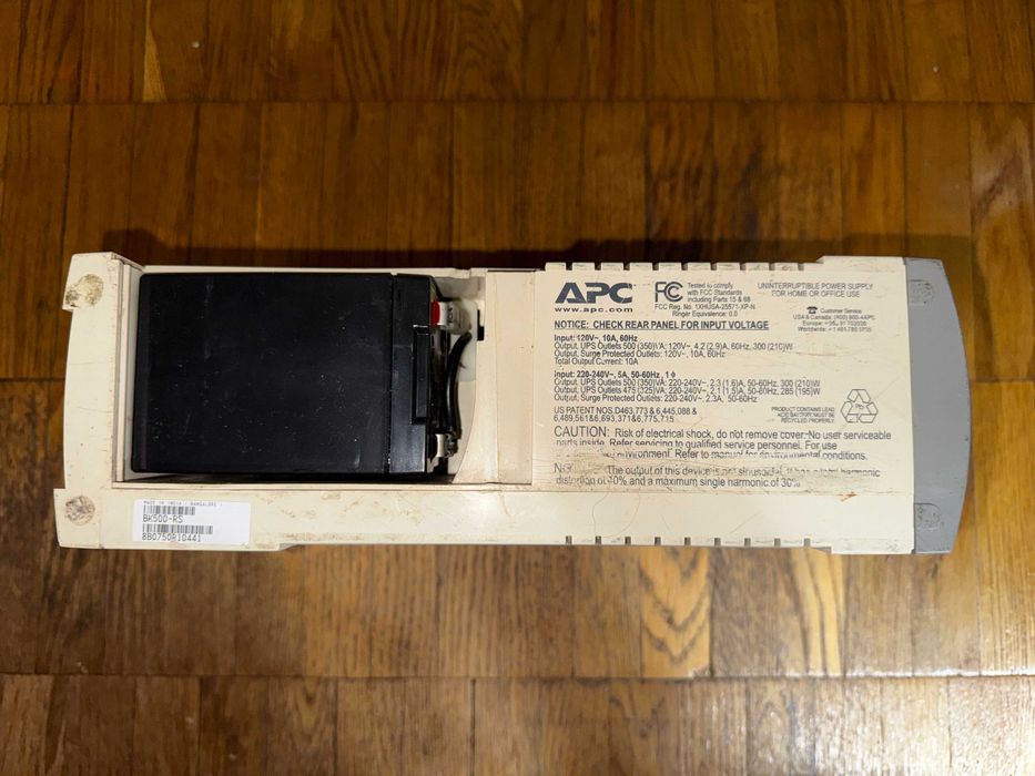 ДБЖ APC Back-UPS CS 500 • Повний комплект кабелів • Аккумулятор