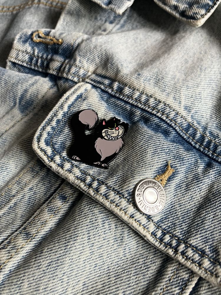 Metalowa pin przypinka kot lucyfer disney retro kopciuszek