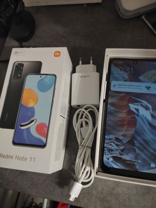 Telefon komórkowy Xsomi11 urzwany bdb stanie plus ładowarka przewód pu