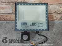 LED Naświetlacz 50W z czujnikiem ruchu, klasa A