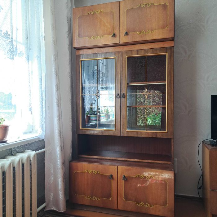 Продам шафу-сервант б\у .