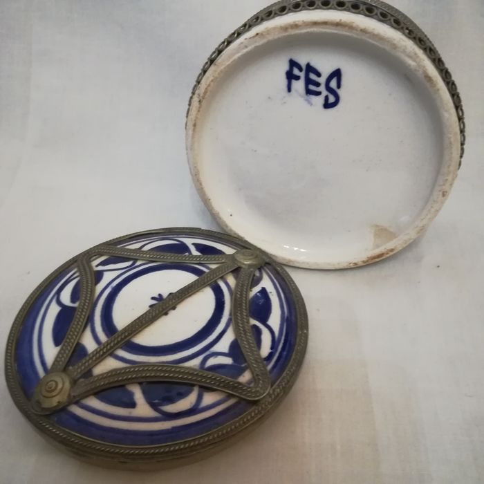 Guarda jóias cerâmica e metal