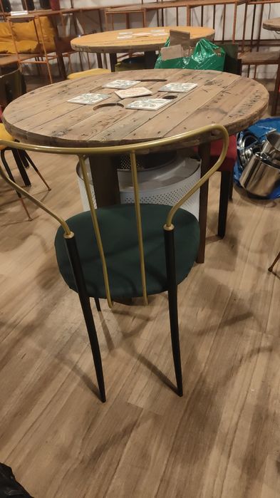 Cadeiras de ferro e veludo restauradas