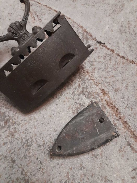 PRL żelazko na węgiel