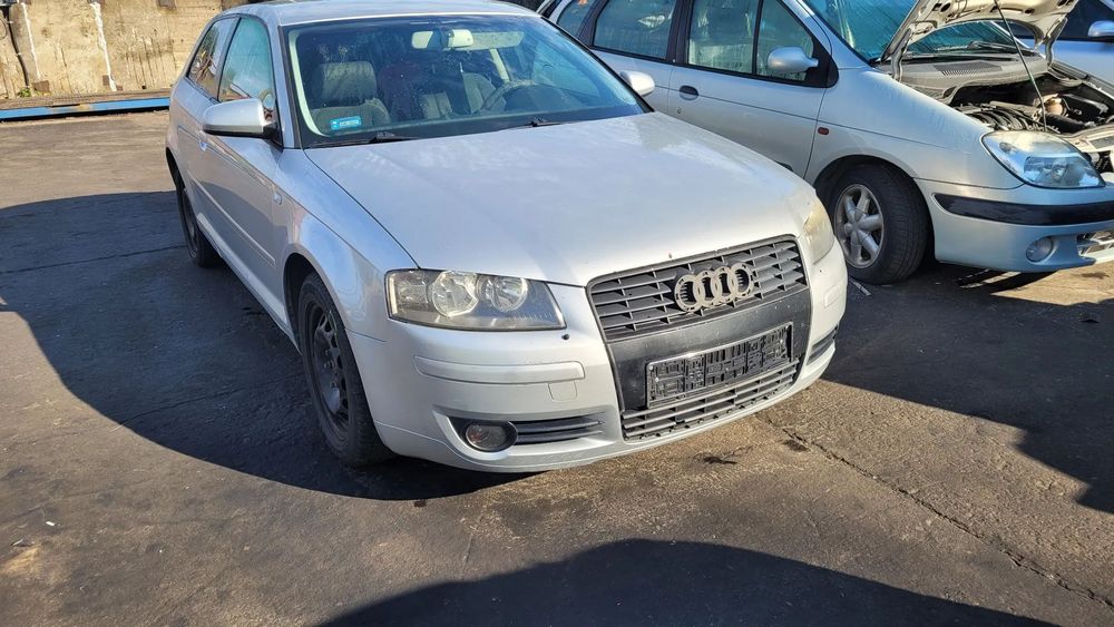 AUDI A3 8P 3 DRZWI KOD KOLORU LY7W NA CZĘŚCI