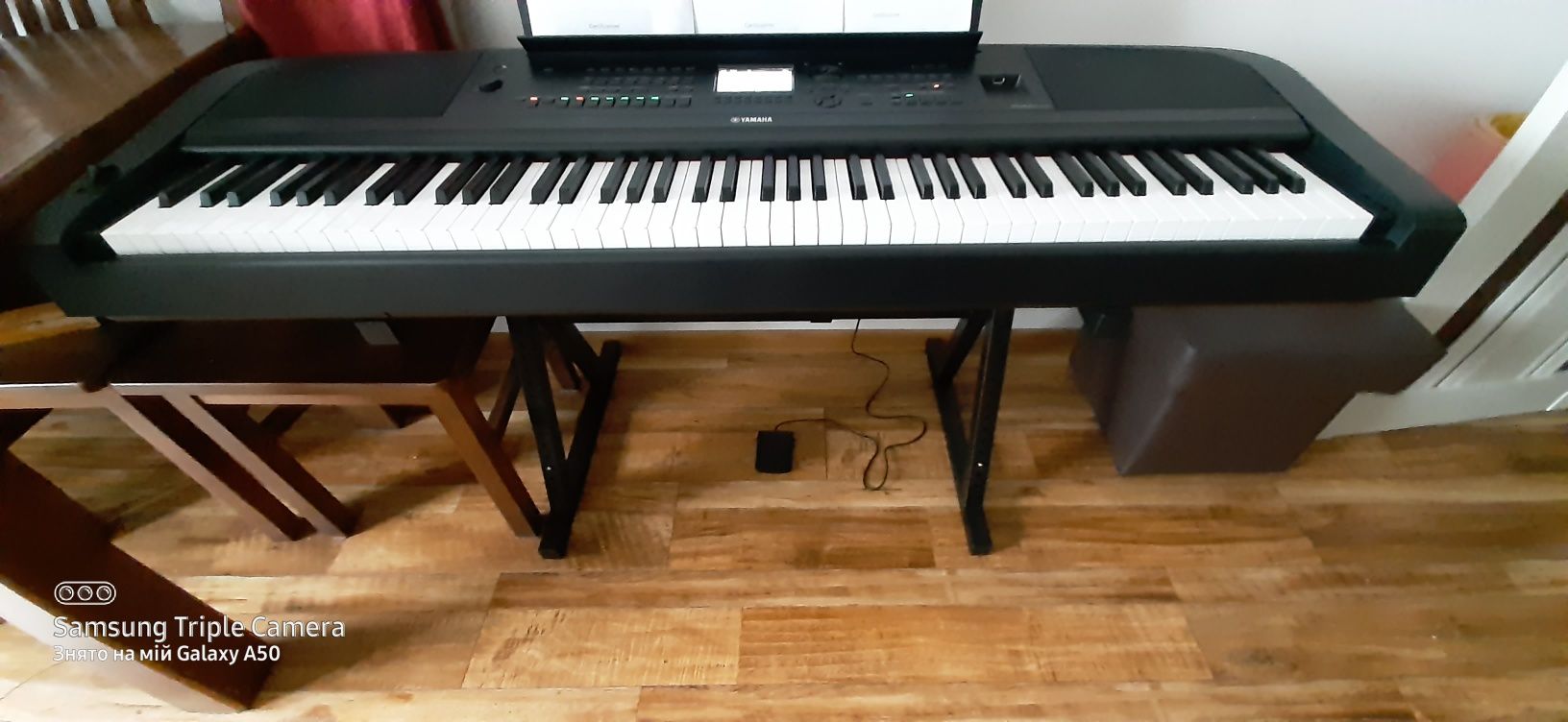 Продам Цифpoвe фopтeпіaнo/Синтeзaтop YAMAHA DGX-670.