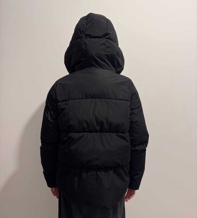 Жіноча стьобана куртка Reserved чорна