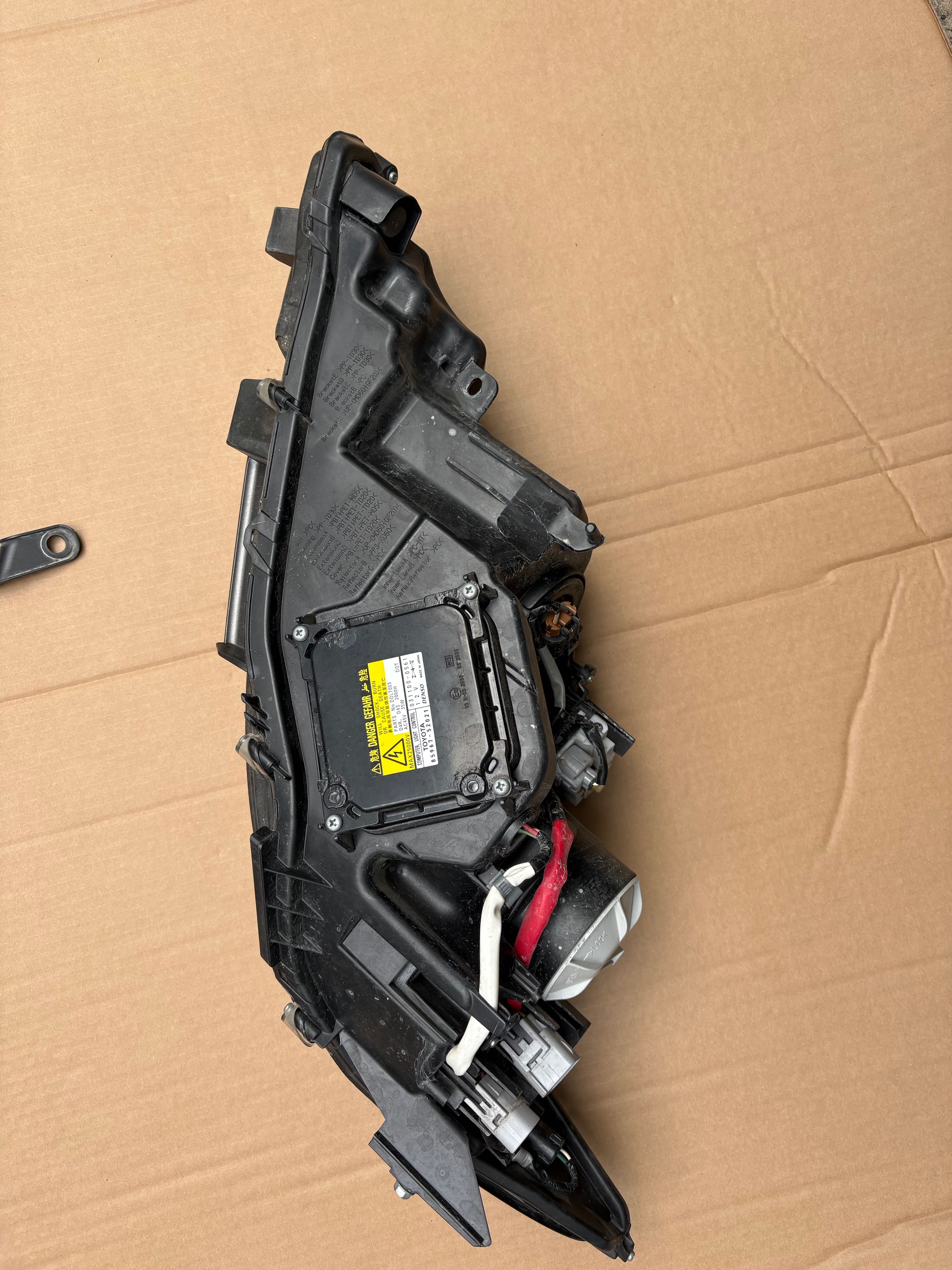 Фара передняя правая Lexus ES300h ES350 13-15 дорест ксенон 8114533B50