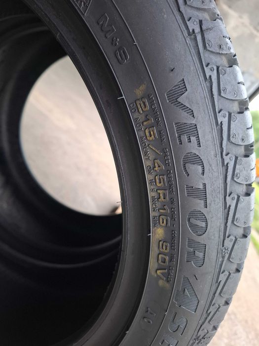Opony całoroczne 215/45/16 Goodyear.