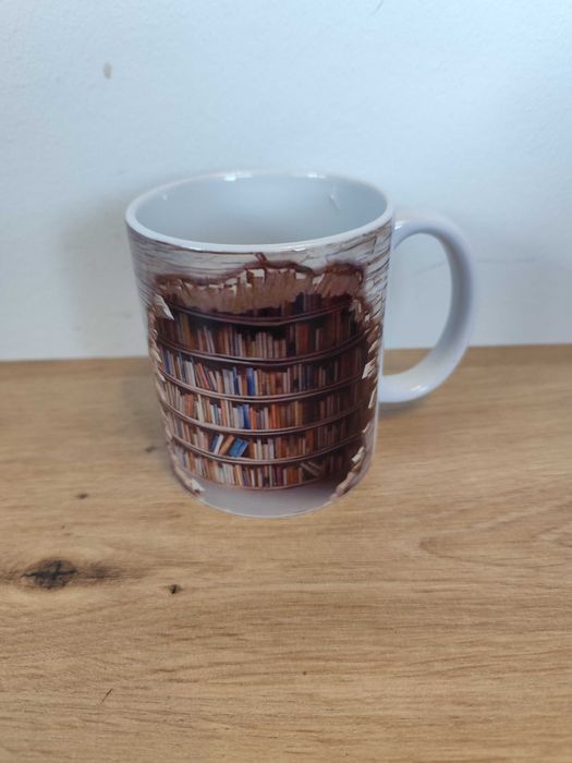 Kubek z nadrukiem kubek w książki prezent dla mola książkowego