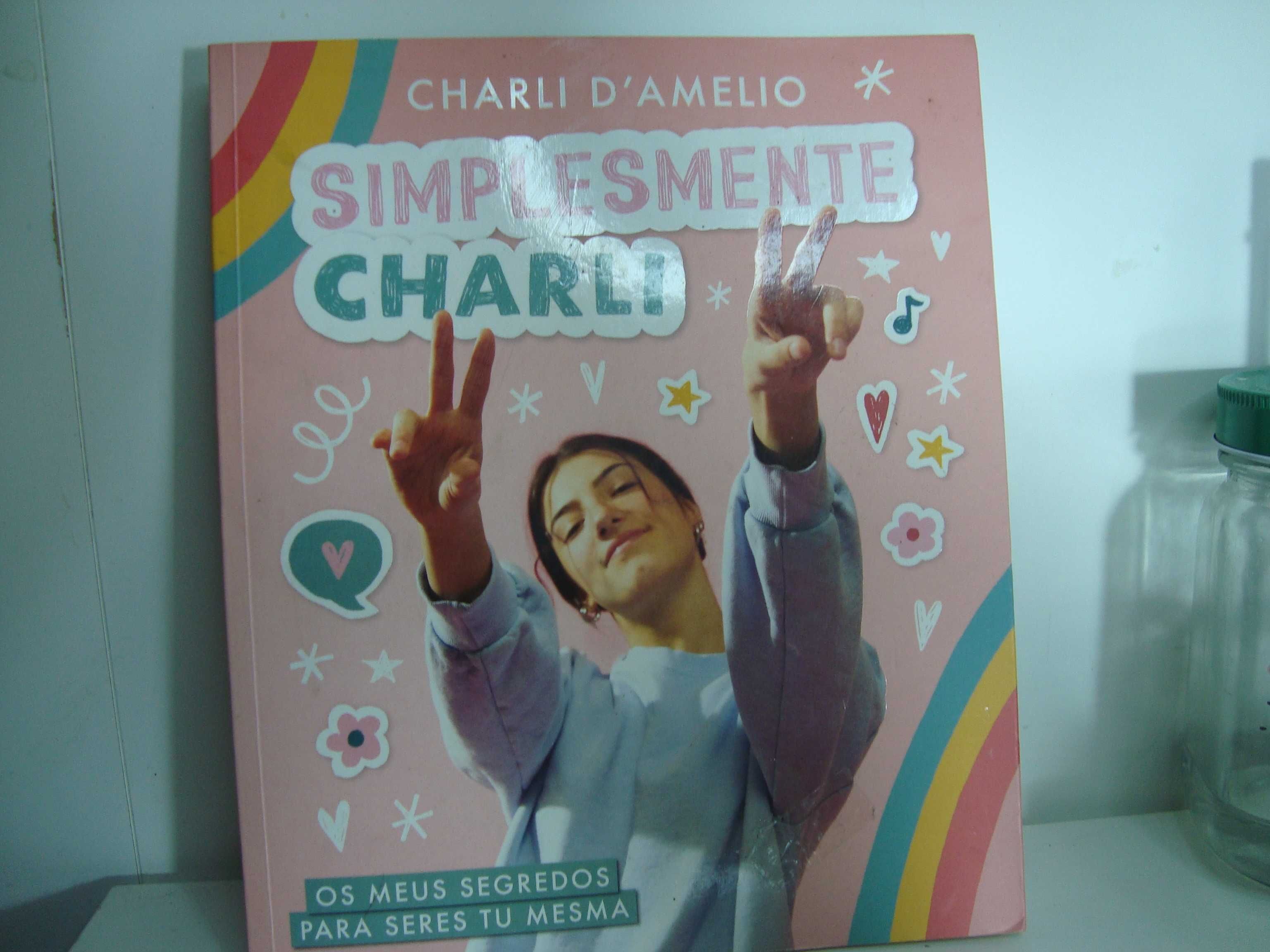 "Simplesmente Charli"- Charli D'amelio.