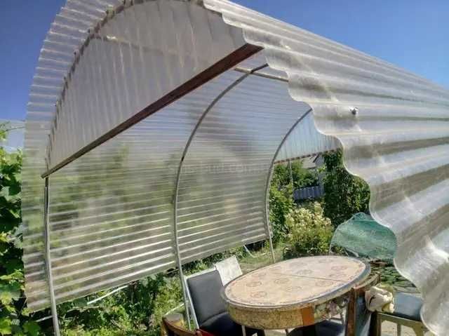 Пластиковий шифер для покрівельного покриття.