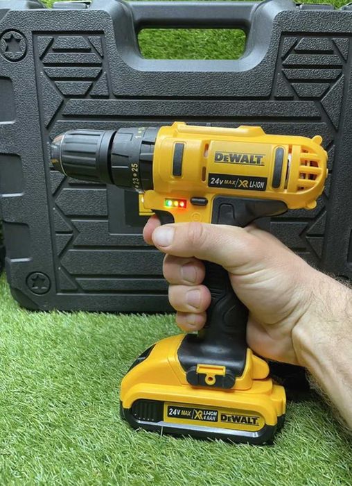 Шуруповерт Девольт DeWalt 24V + 2 акумулятори + кейс, потужний