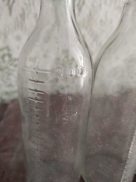 Бутилка стікляна з міркою 200 мл з часів СССР знайдено на горищі