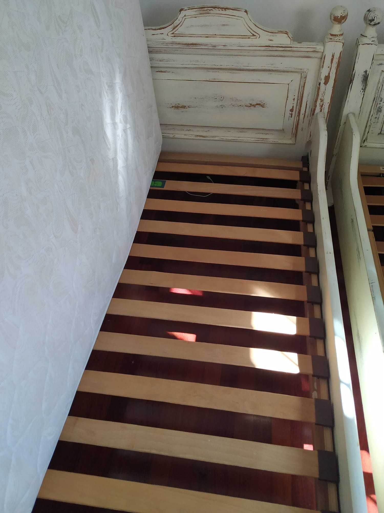Cama de solteiro (duas)