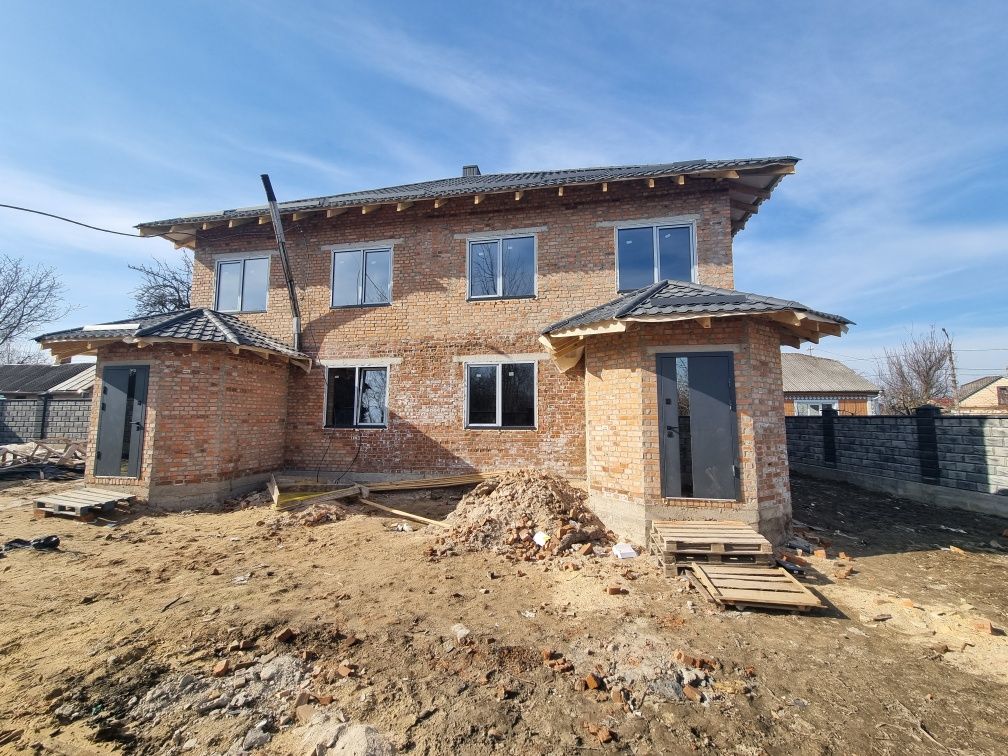 Власник. Продам котедж м.Рівне  вул.Залізнична 5/а Басівкут.