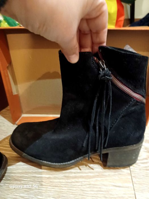 Par de botins de camurça da Xuz