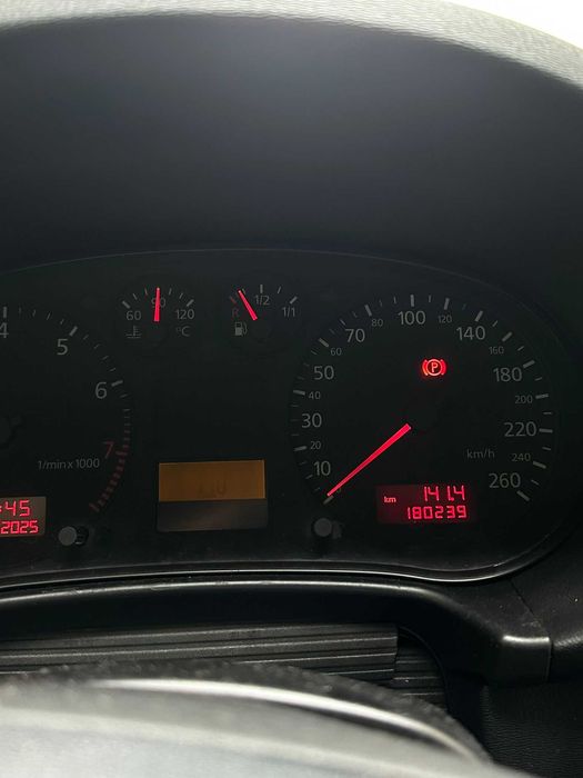AUDI A3 1.6 Excelente estado